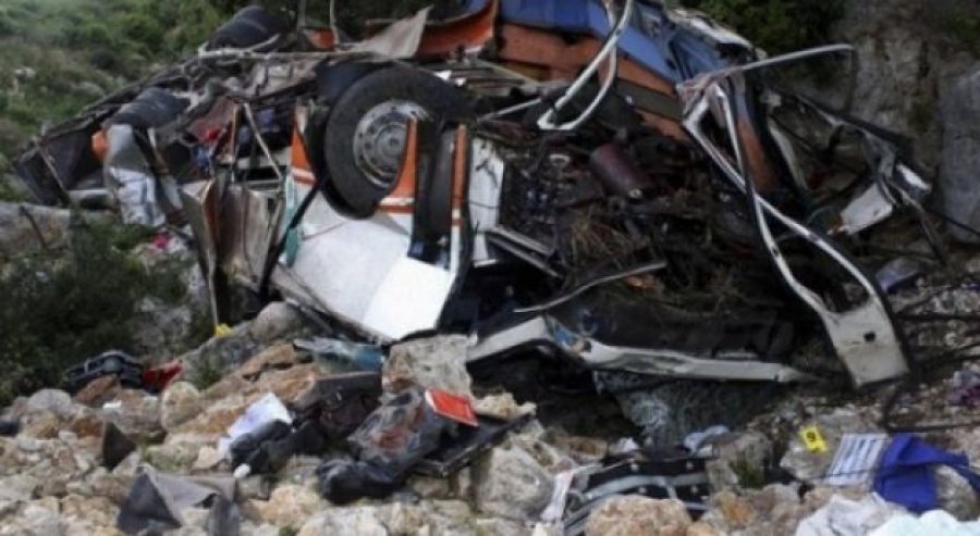 auto_autobusi-fushearrez-5369_1539499953-21153621539500308