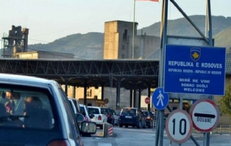 Radhë të gjata në kufirin Maqedoni – Kosovë
