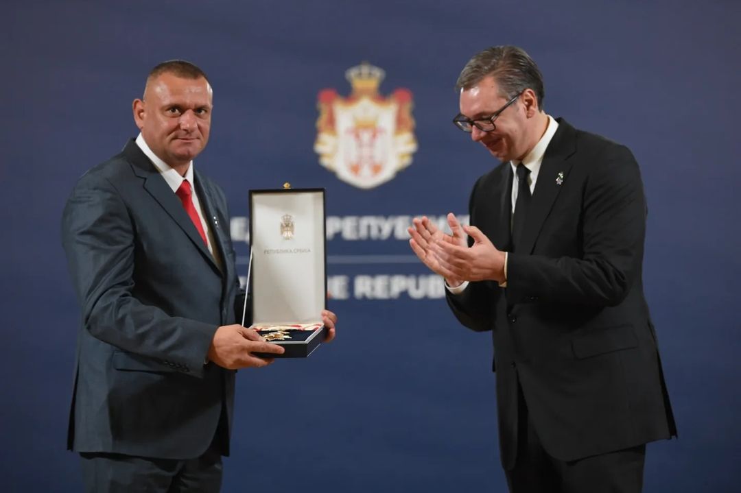 Ish-drejtori i Policisë që u dekorua nga Vuçiqi ende merr 50% të pagës nga buxheti i Kosovës