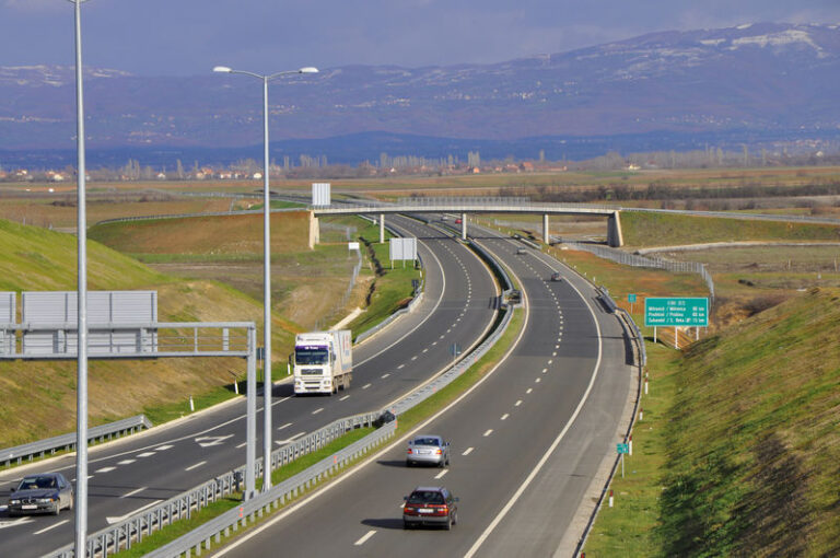 Shoqata e Transportit Rrugor thërrasin mbledhje urgjente për nesër