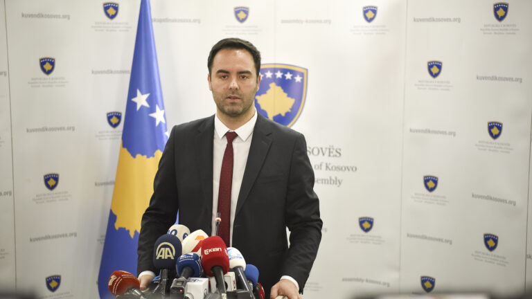 Konjufca mbështet hartimin e rregullores së re të Kuvendit