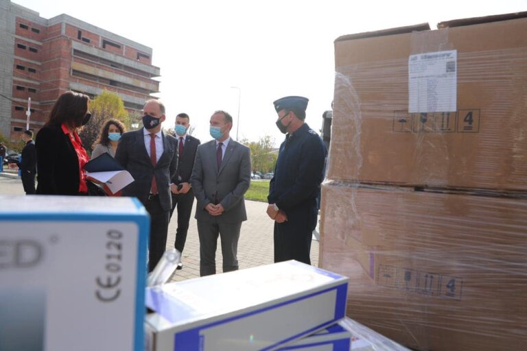 SHBA-ja ndihmon Kosovën me pajisje mbështetëse për oksigjen