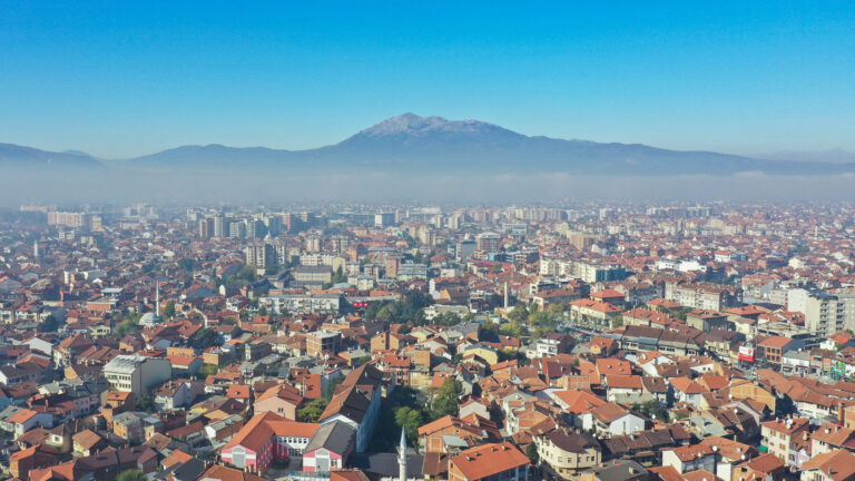 Ftohtë dhe mjegull në mëngjes, këto janë temperaturat