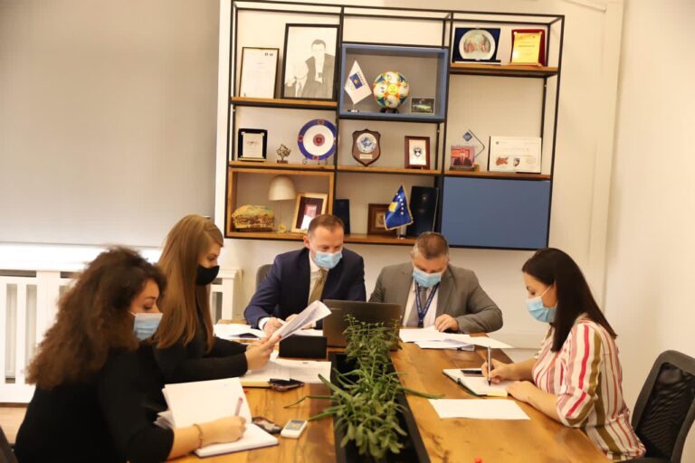 Paralajmëron Zemaj: Masat anti Covid mund të ashpërsohen nëse përkeqësohet situata