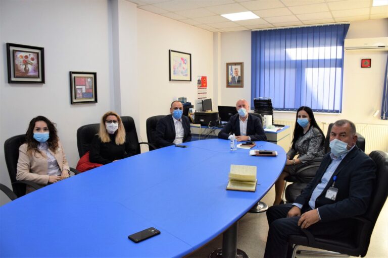 Haskuka vizitë Spitalit të Prizrenit, ku po trajtohen 62 pacientë me Covid-19