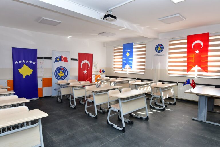 KFOR-i turk investon në shkollën fillore të Krushës së Vogël