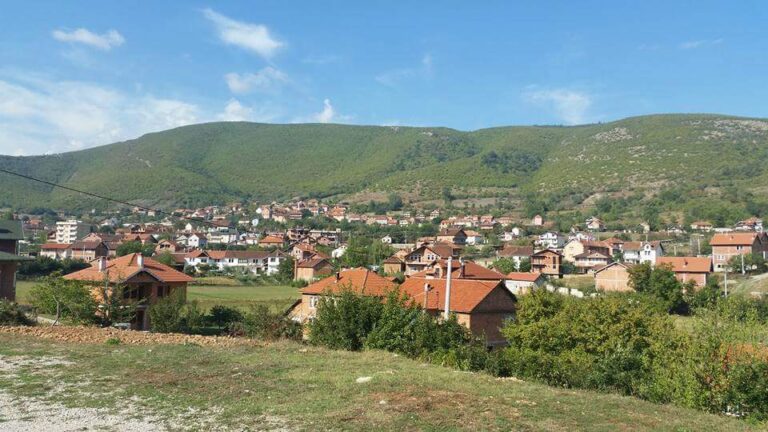 Një e mitur tenton t’i jap fund jetës në fshatin Gjonaj të Prizrenit, shpëtohet nga një kalimtar