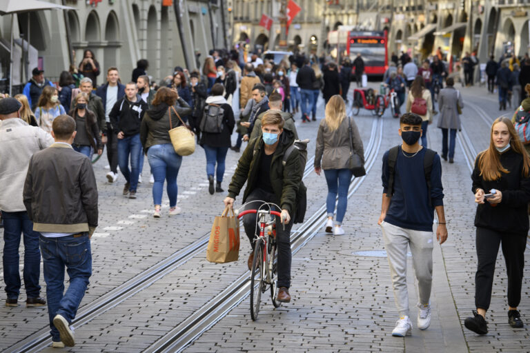 Kalon shifra mbi 200 mijë të infektuar në Zvicër