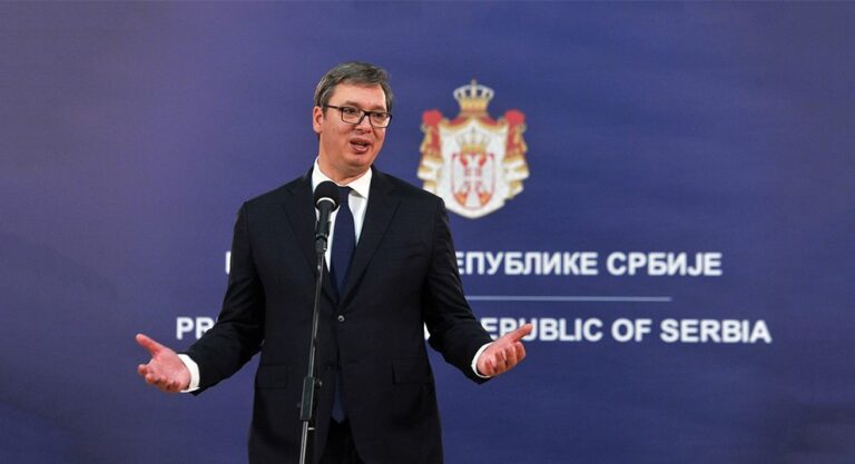 Vuçiqi i quan papagaj politikanët në Prishtinë