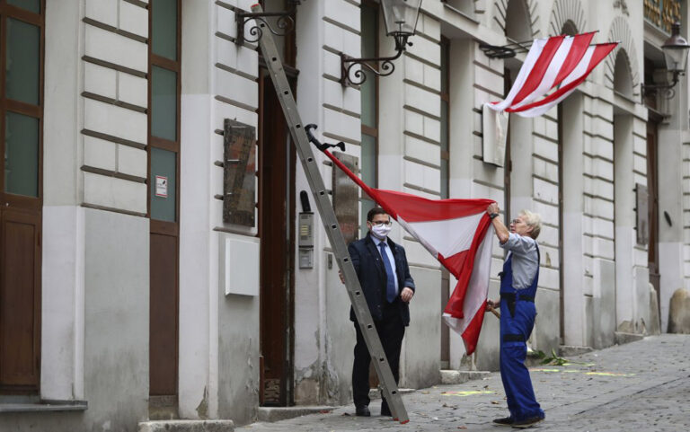 Masat e reja antiCOVID në Austri, mbyllen shkollat dhe dyqanet