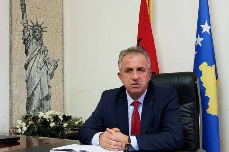 Muharremaj ndanë rrogën për nxënësit që nuk mund ta paguajnë Mbrëmjen e Maturës