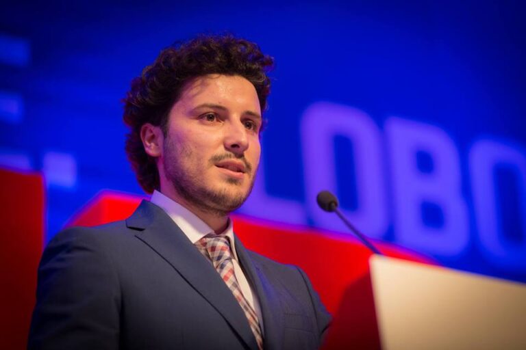 Formohet qeveria e re në Mal të Zi, shqiptari Dritan Abazoviç do të jetë zëvendëskryeministër