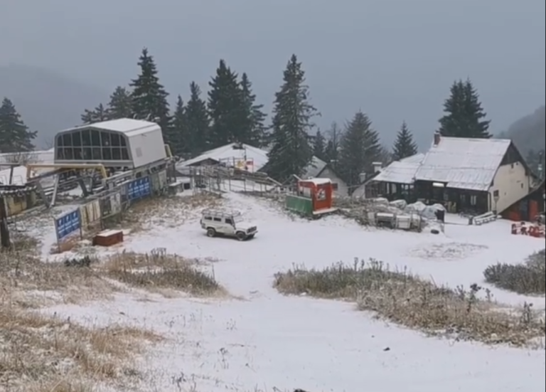 Bora e parë mbulon Brezovicën (video)