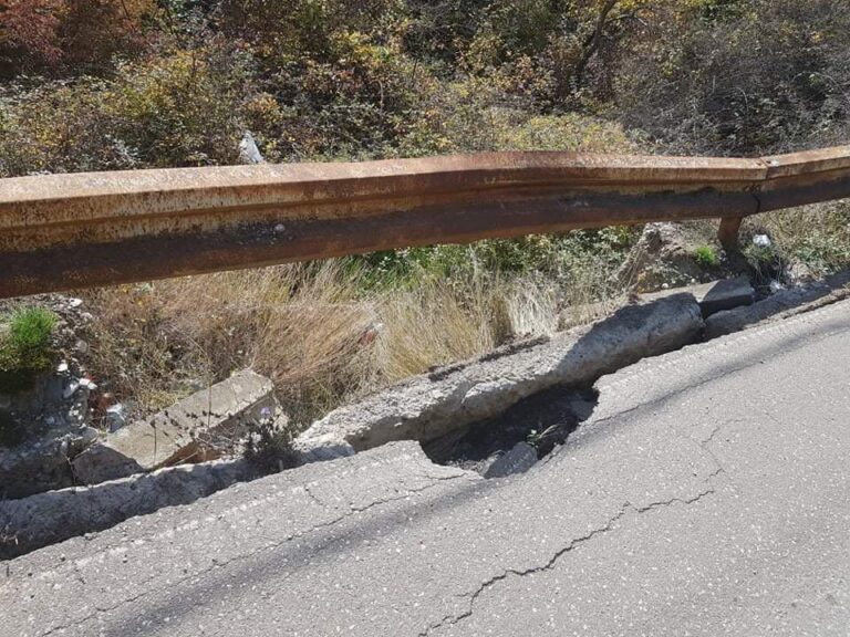 Plasaritet asfalti në rrugën Vërmicë-Prizren – rrezik për qytetarët