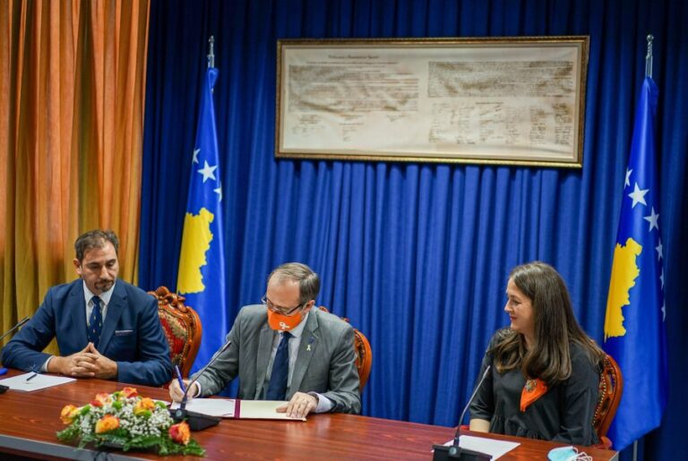 Hoti nënshkruan deklaratë kundër ngacmimeve seksuale në administratën publike