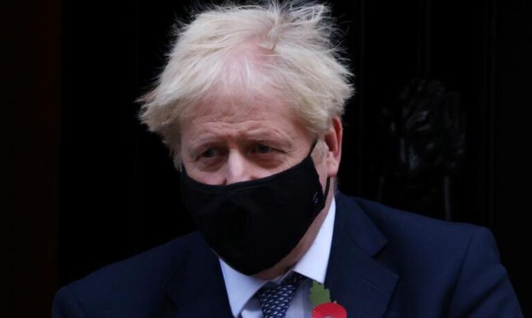 Johnson për COVID-19: Ka dritë në fund të tunelit