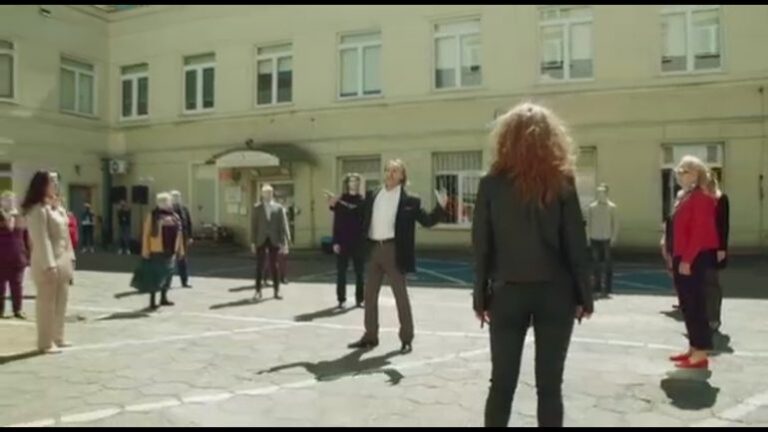 Gjesti i jashtëzakonshëm që preku zemrat e pacientëve me Covid në Itali, studentë dhe pedagogë të kantos dhurojnë emocione të forta në oborret e spitaleve