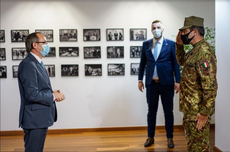 Hoti takon komandantin e ri të KFOR-it