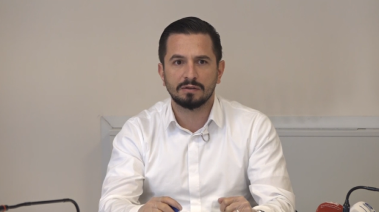 Kllokoqi: Vështirë t’i kontrollojmë klientët për vaksina e teste