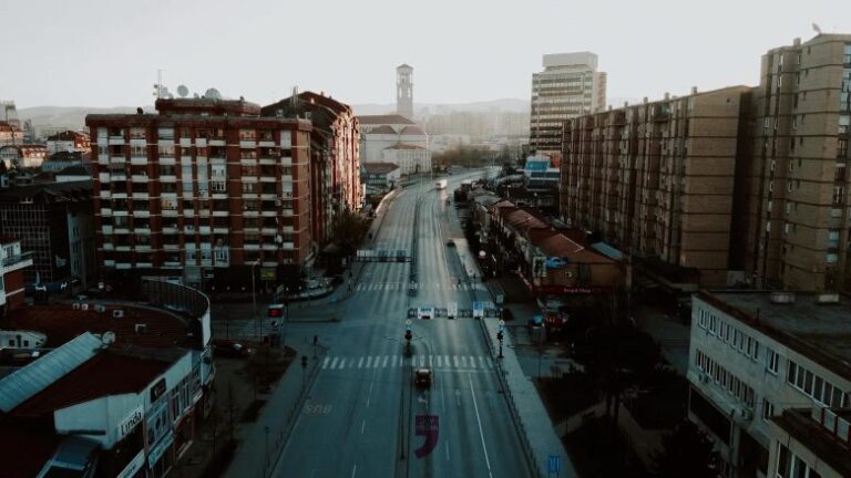 Prishtina në karantinë, nuk lejohen hyrje-daljet