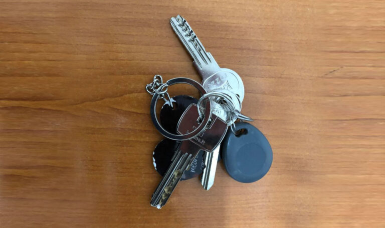 Gjenden disa çelësa në rrugën ” Tirana”, kërkohet të lajmërohen pronarët e tyre