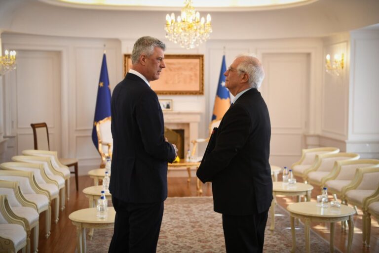 Borell i kërkon Hagës ta hedhë poshtë kërkesën e Presidentit Thaçi për mandatin e Speciales