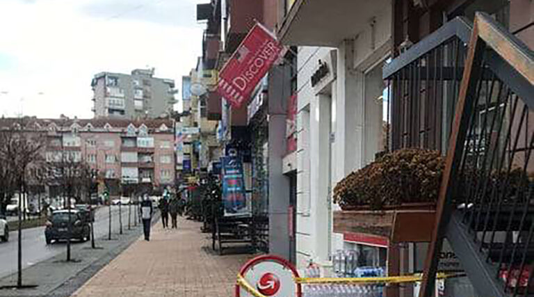 Një burrë dyshohet se ka vrarë vetën me armë zjarri në qendër të Prishtinës