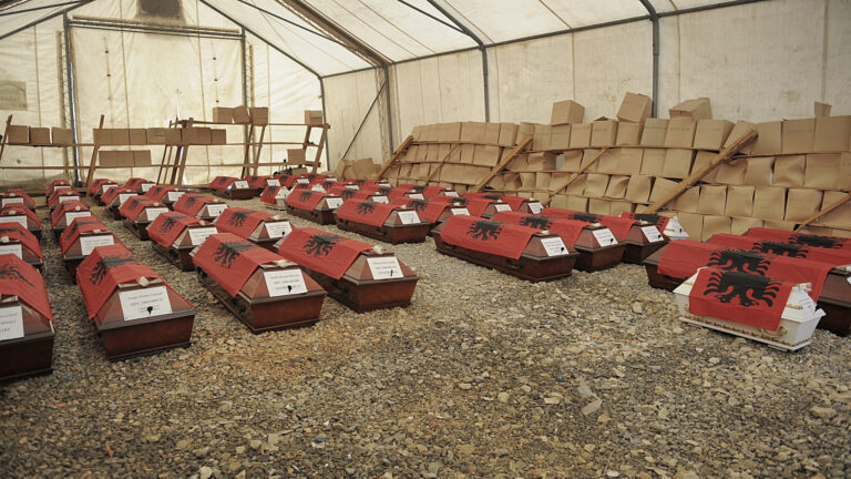 Përgjysmimi i dënimit për kriminelin e luftës irriton krushjanët: Të qajmë edhe për drejtësinë, jo veç për familjarët