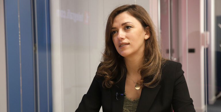 Albulena Haxhiu paralajmëron padi për RTK-në