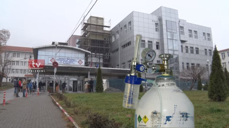 Bie numri i pacientëve të hospitalizuar me koronavirus në Kosovë, 54 pacientë në Spitalin e Prizrenit