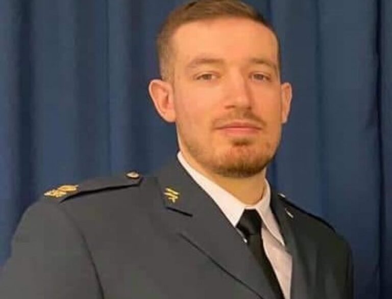 I riu me origjinë nga Kosova gradohet oficer specialist në ushtrinë suedeze