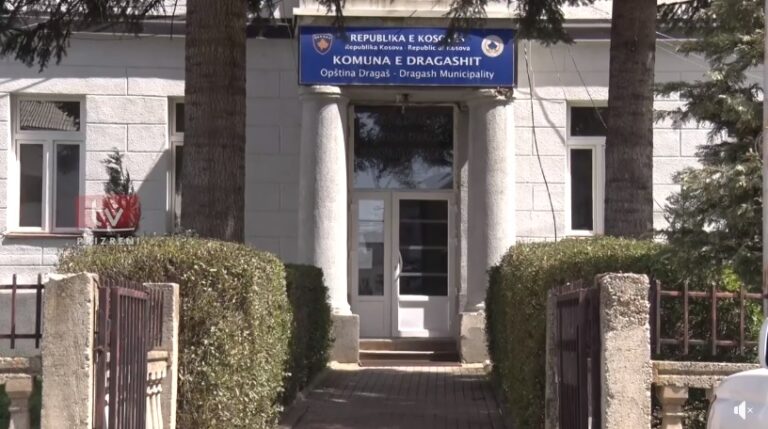 Komuna e Dragashit ndanë 950 euro për familjarët e personave që vdiqën nga Covid19