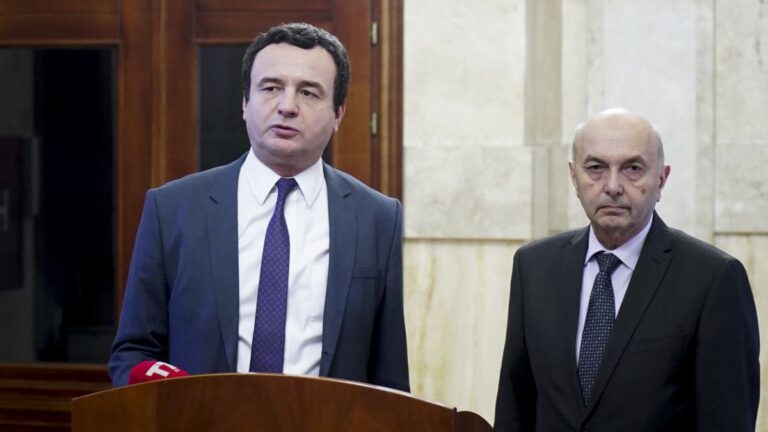 LVV s’i beson PDK-së: Nuk e kanë qëllim rrëzimin e Qeverisë Hoti, po negociojnë së bashku me LDK-në