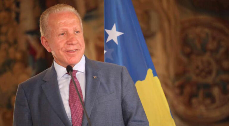 Pacolli është bërë pishman, i lyp pagat që s’i mori sa ishte në Qeveri