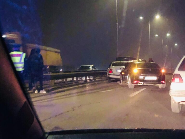Aksident zingjiror në magjistralen Prishtinë-Prizren, përfshihen katër vetura