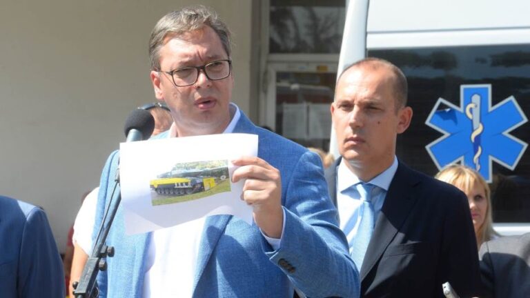 Vuçiqi: Me mua president s’ka njohje, i lumtur që në Kosovë po dërgoj vaksina e jo tanke