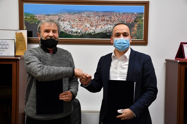 Komuna e Prizrenit nënshkruan memorandum bashkëpunimi me arkitektë profesionalë