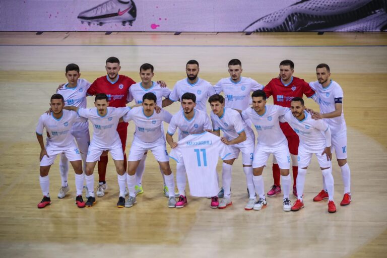 Rezultoi pozitiv me koronavirus dhe s’udhëtoi dot në Spanjë, bashkëlojtarët me gjest fenomenal