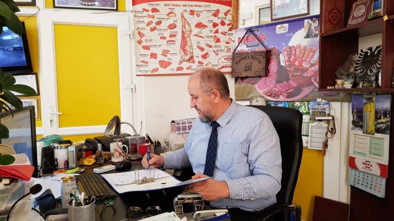 Biznesmeni i njohur kosovar, Burim Piraj, edhe sivjet ua ka paguar rrogën e 14-të punëtorëve të tij.