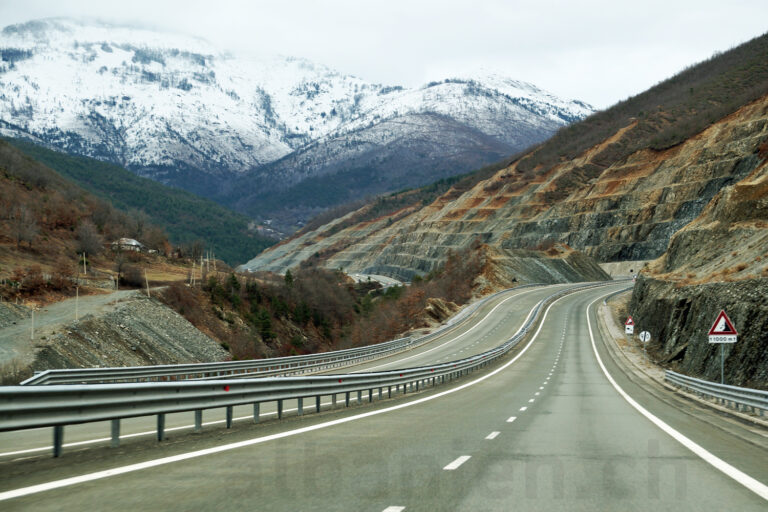 Aksident i rëndë në “Rrugën e Kombit” lëndohen disa persona
