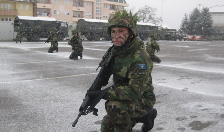 Ish-piloti amerikan që bombardoi Serbinë, lavdëron FSK-në