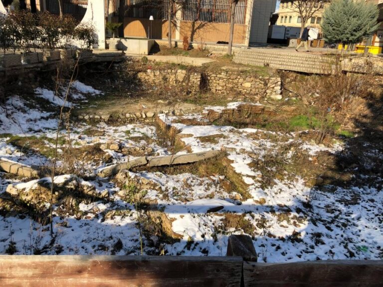 Shteti e lë në gropë lokalitetin antik në “Sheshin e Lidhjes”