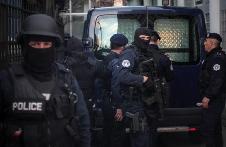 Policia me aksion në Ministrinë e Infrastrukturës