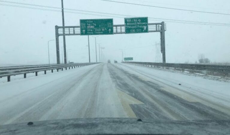 Ministria e Punëve të Brendshme: Të gjitha rrugët dhe pikat kufitare në Kosovë janë të kalueshme