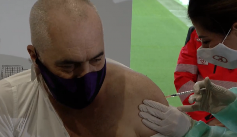 Vaksinohet Edi Rama me vaksinën anti-Covid