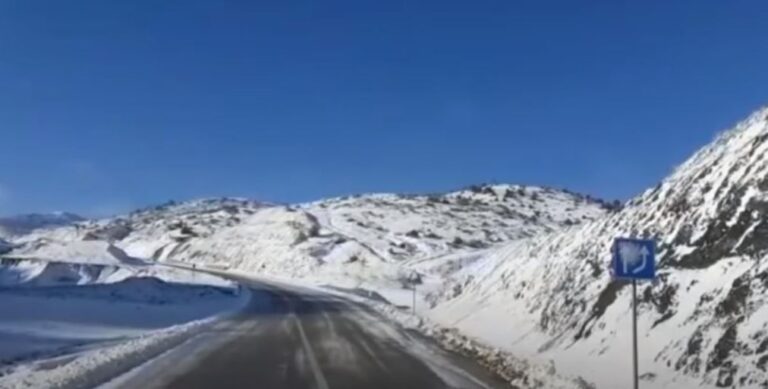 Vijojnë reshjet e dëborës në zonat malore në Shqipëri (Video)