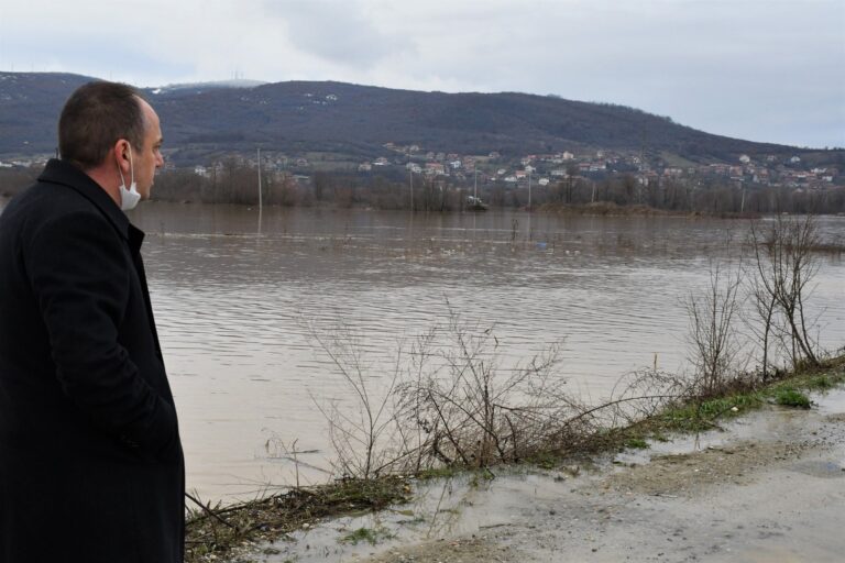 Kryetari Haskuka viziton zonat e prekura nga vërshimet