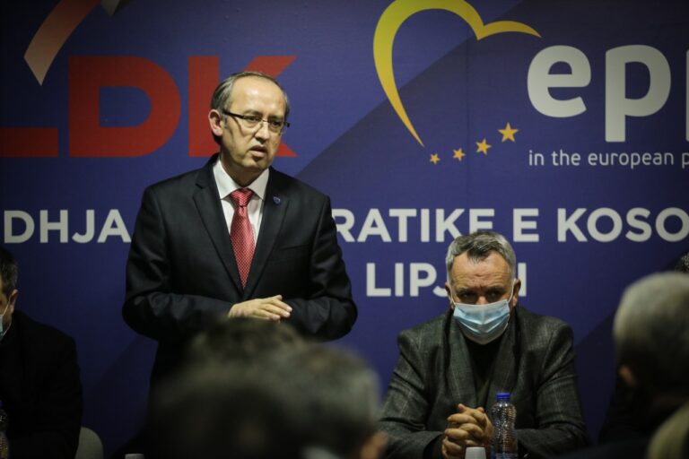 Hoti: Vjosa në vend që të jetë në listë me Kujtim Shalën dhe emrat tjerë, ajo u fut në listë me Fitore Pacollin