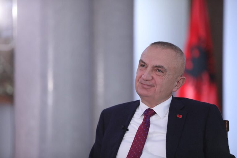 Meta dekreton ligjet për vaksinën anti-Covid nga Pfizer