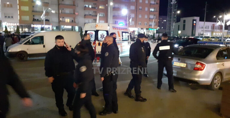 Rrahje masive në “Abi Çarshi”, arrestohen 2 persona